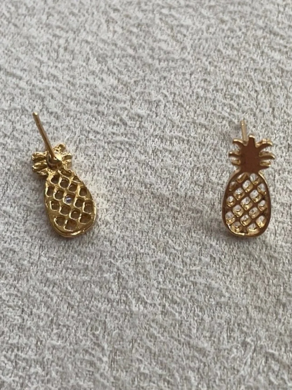 Golden pineapple studs
